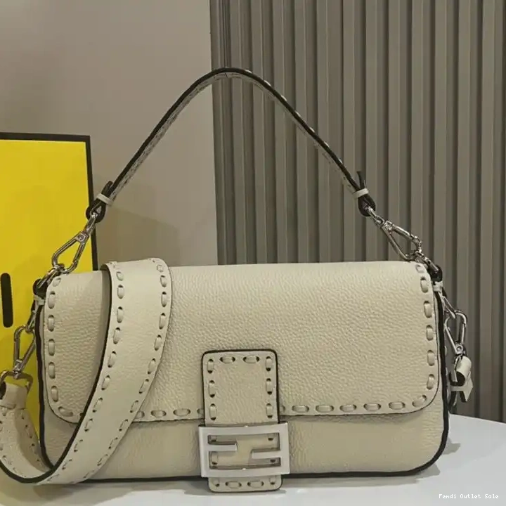 Baguette Bag Fendi Medium Beige In Leather Cuoio Selleria Romano 0701